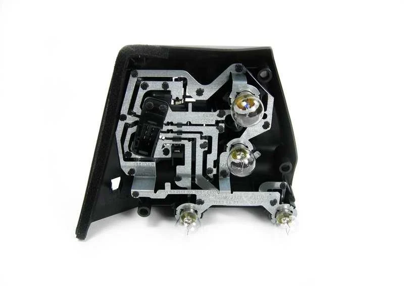 BMW E46 galinis dešinysis keleivio bagažinės galinis žibintas lemputės laikiklis originalus 63217165866