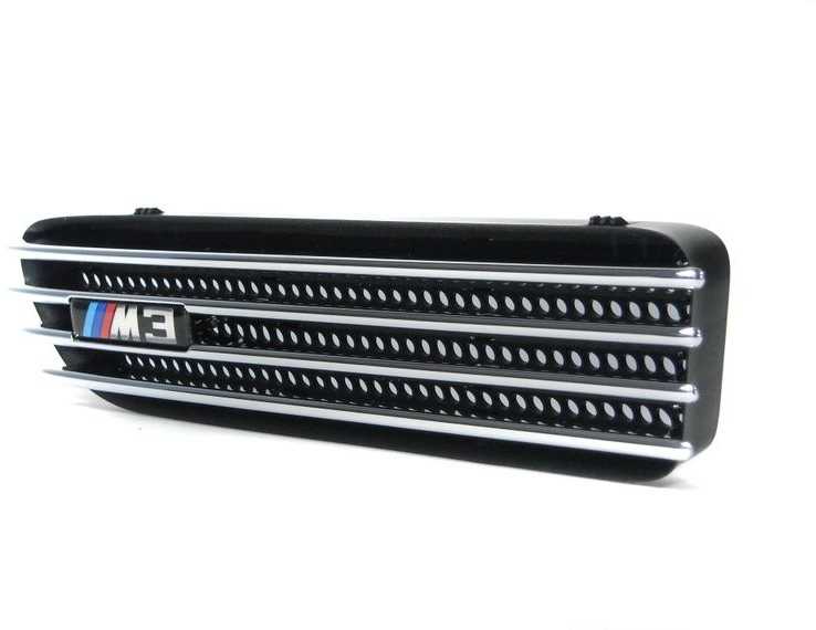 BMW E46 kairės pusės sparno grotelės originalios 51132694607