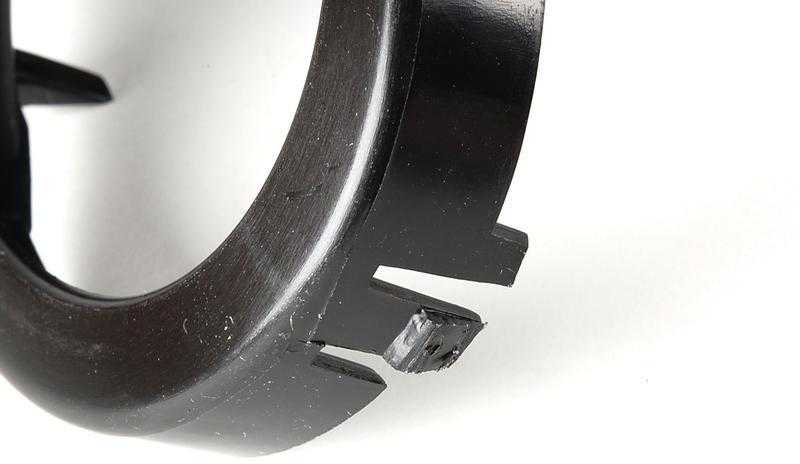 BMW E46 M3 2001-2006 priekinio bamperio rūko žibinto žiedo dangtelis dešinėje pusėje originalus 51112695256