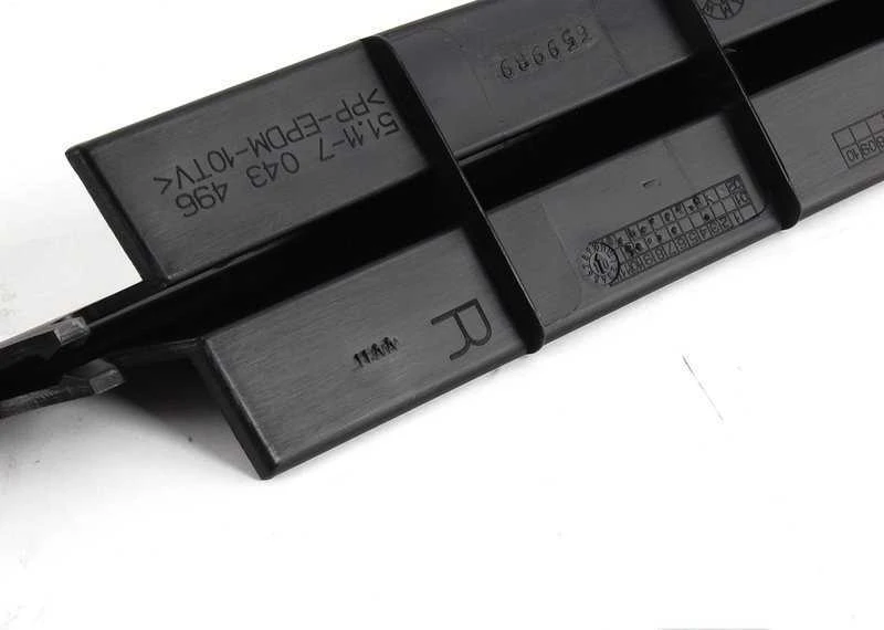 BMW E46 priekinio bamperio apatinės grotelės dešinėje originalios 51117043496