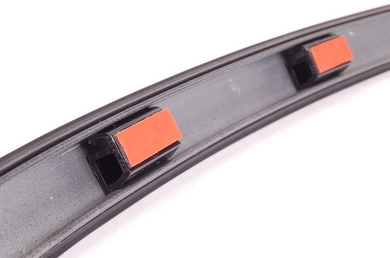 Bmw E46 Stogo Lipdiniai Desinėje 51137897926