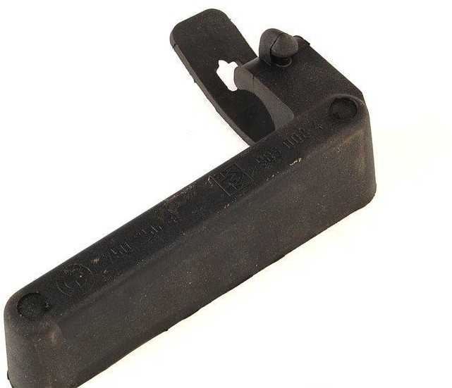 BMW E46 variklio oro kanalo izoliatorius originalus 13717502564