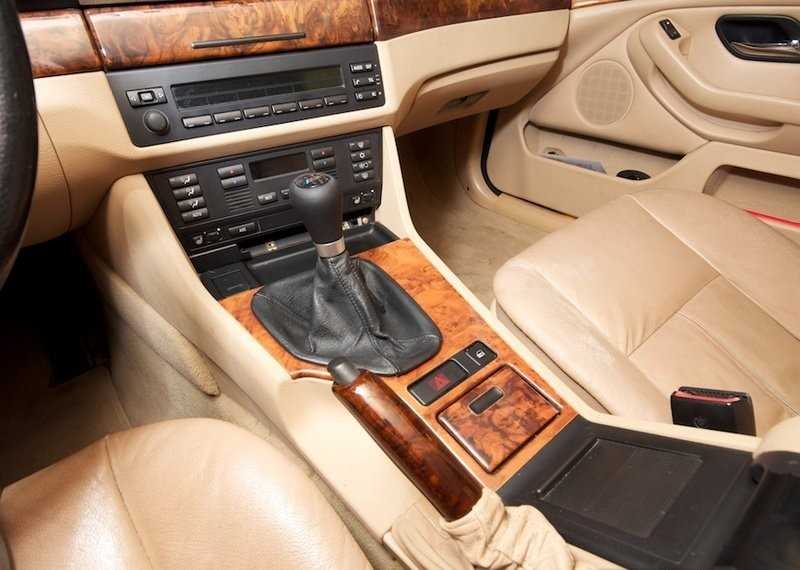 BMW E46 ZHP pavarų perjungimo rankenėlė - 5 greičių originali 25117896031