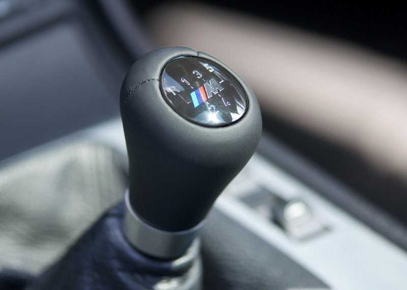 BMW E46 ZHP pavarų perjungimo rankenėlė - 5 greičių originali 25117896031