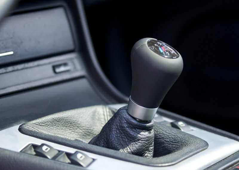BMW E46 ZHP pavarų perjungimo rankenėlė - 5 greičių originali 25117896031