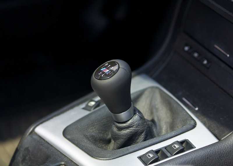 BMW E46 ZHP pavarų perjungimo rankenėlė - 5 greičių originali 25117896031
