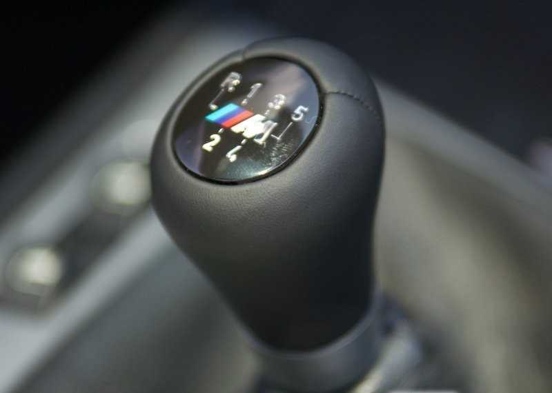 BMW E46 ZHP pavarų perjungimo rankenėlė - 5 greičių originali 25117896031