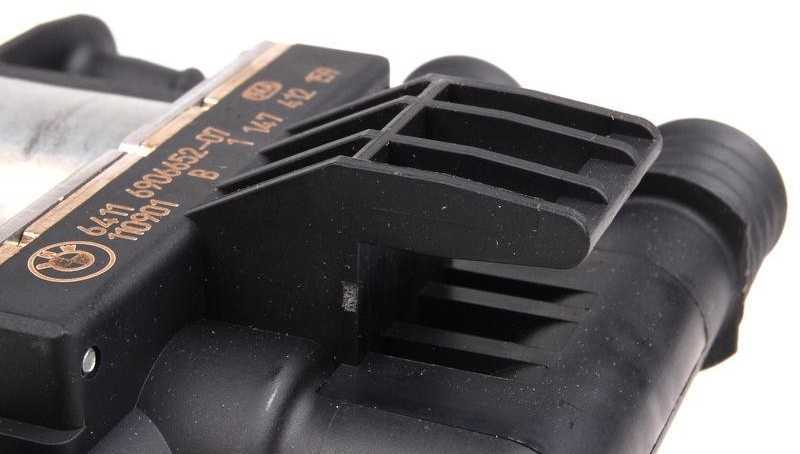 BMW E53 E60 E60N E61 Šildymo valdymo vožtuvo solenoidas Originalus 64116906652
