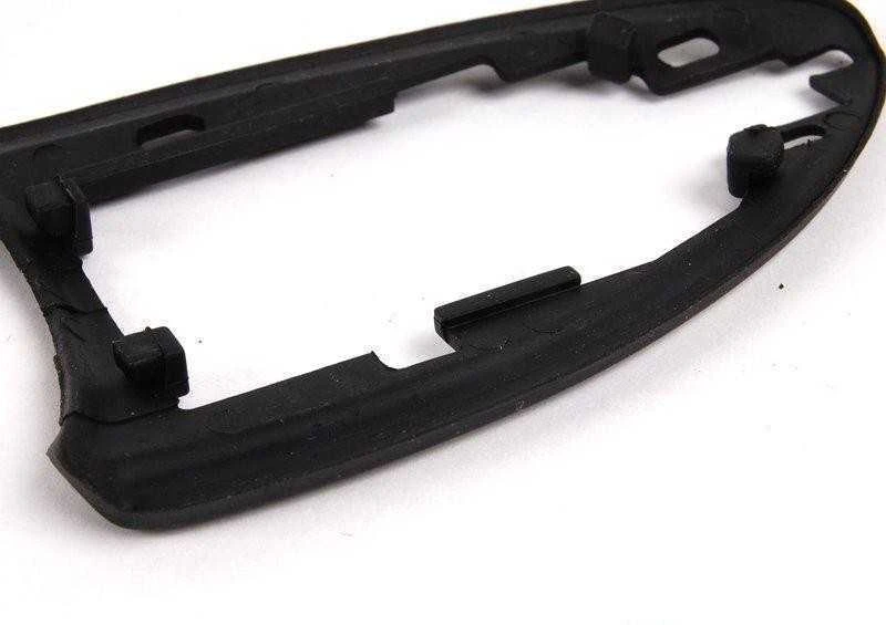 BMW E53 kairės pusės išorinės durų rankenos pagrindo sandariklis 51218243631