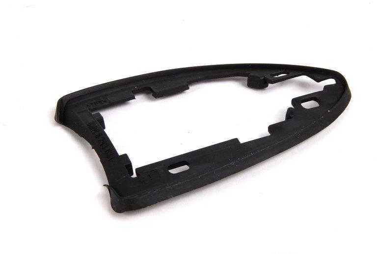 BMW E53 kairės pusės išorinės durų rankenos pagrindo sandariklis 51218243631