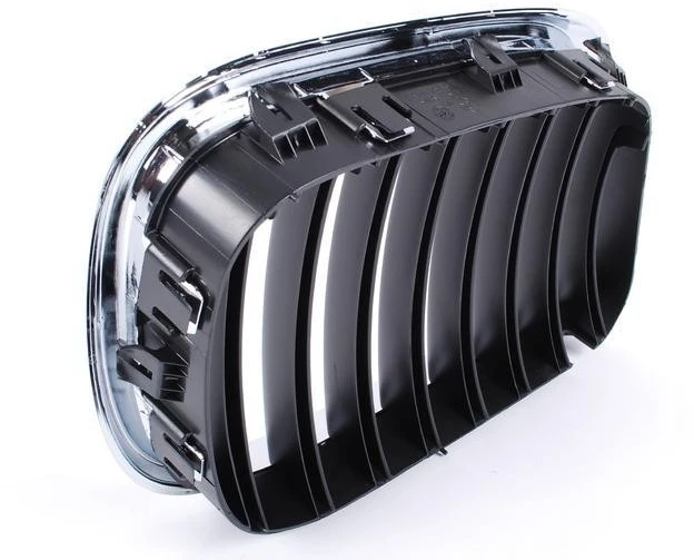 BMW E53 priekinės radiatoriaus grotelės originalios 51138402645