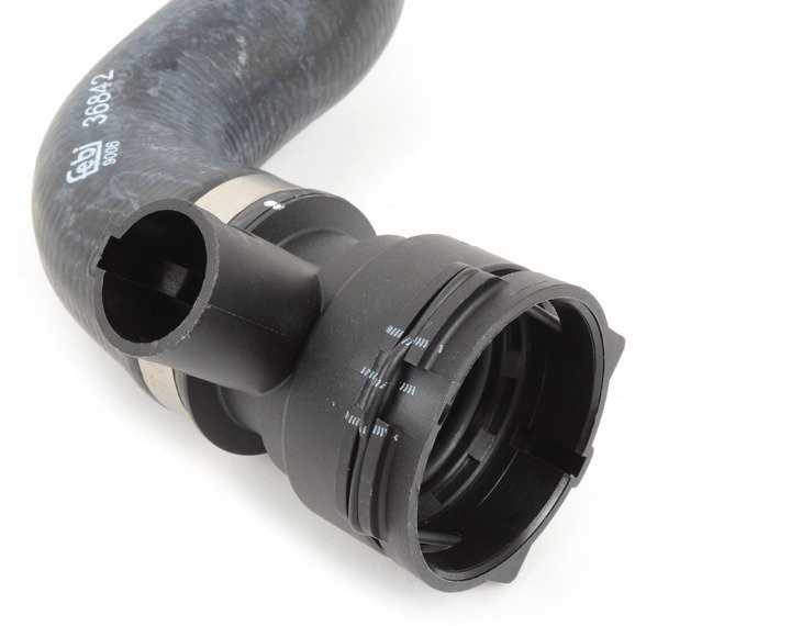BMW E60 apatinė radiatoriaus ir termostato korpuso žarna originali 17127521778
