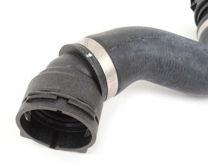 BMW E60 apatinė radiatoriaus ir termostato korpuso žarna originali 17127521778