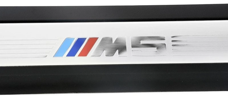 BMW E60 apdailos detalė Priekinis dešinysis įvažiavimas Originalus 51477898818
