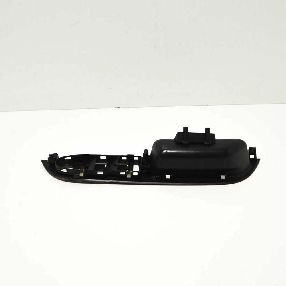 BMW E60 durų rankenos įdubos apdaila kairėje pusėje originali 51416983693