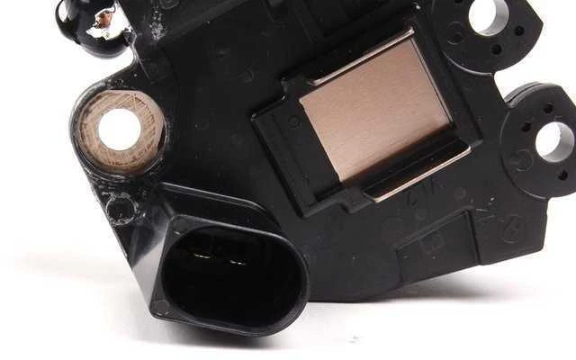 Bmw Įtampos Reguliatorius E90 E60 E61 E63 E64 E65 Originalus 12318510092