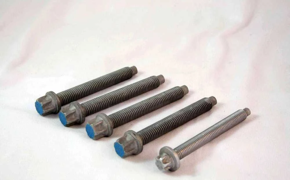BMW E60 E82 E83 pavarų dėžės tvirtinimo varžtų rinkinys originalus 23000392607