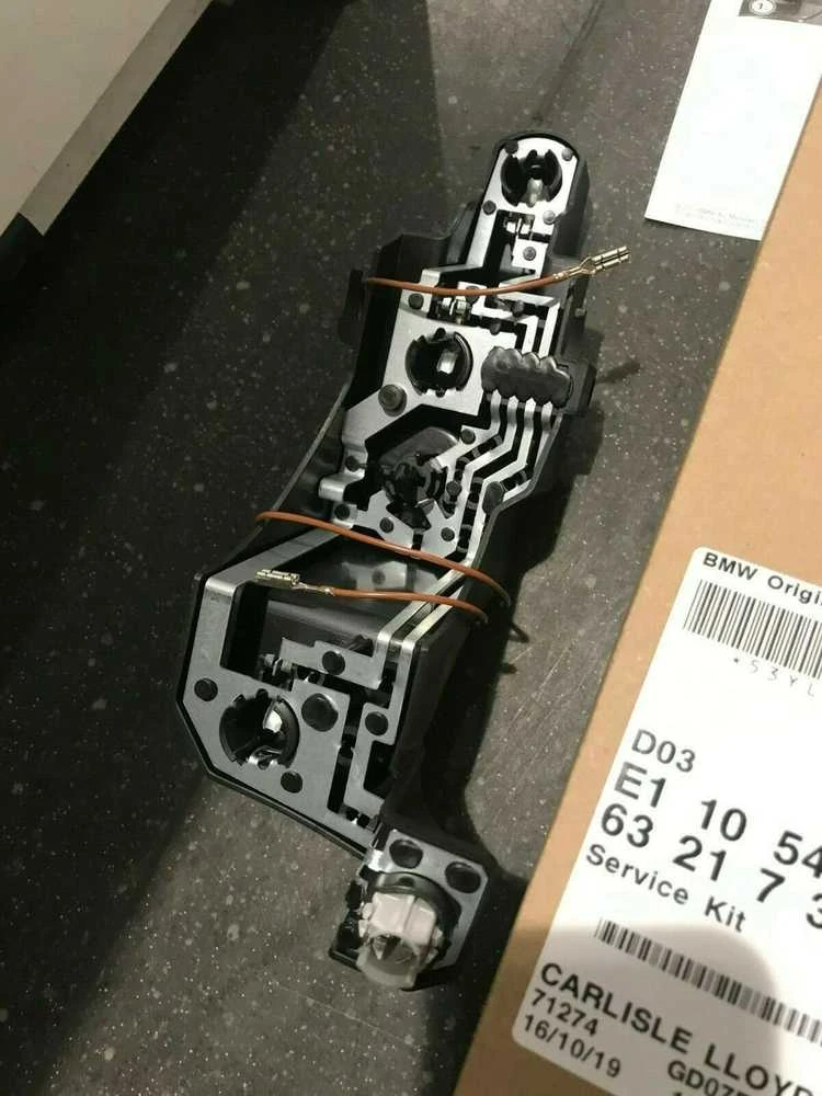 BMW E60 lemputės laikiklio rinkinys originalus 63217378886