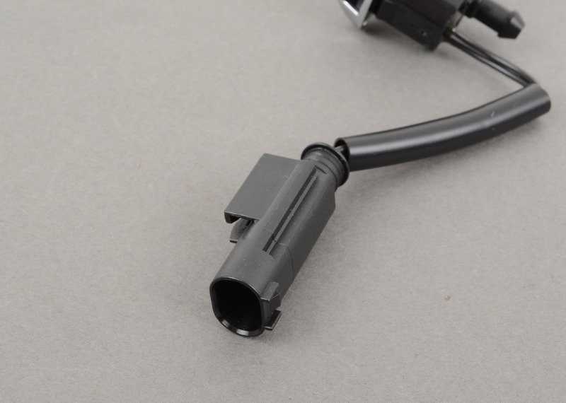 BMW E60 priekinio stiklo plovimo purkštukas originalus 61667054447