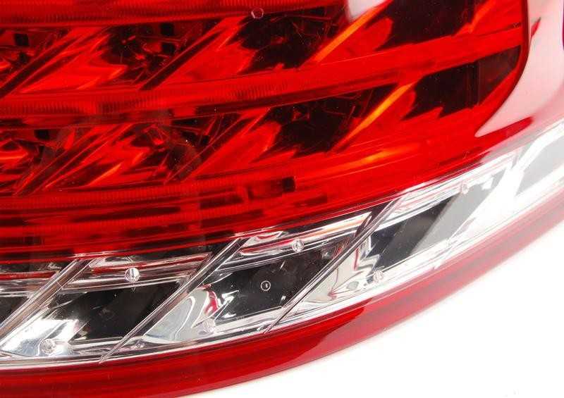 BMW E63 E64 LCI 6 SERIJA LED DEŠINIS GALINIS ŽIBINTAS ORIGINALUS 7177070