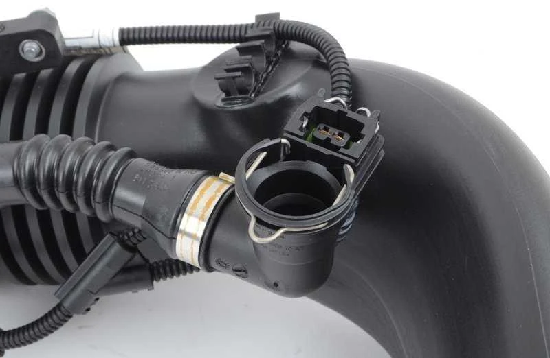BMW E70 filtruoto oro vamzdis originalus 13717808157
