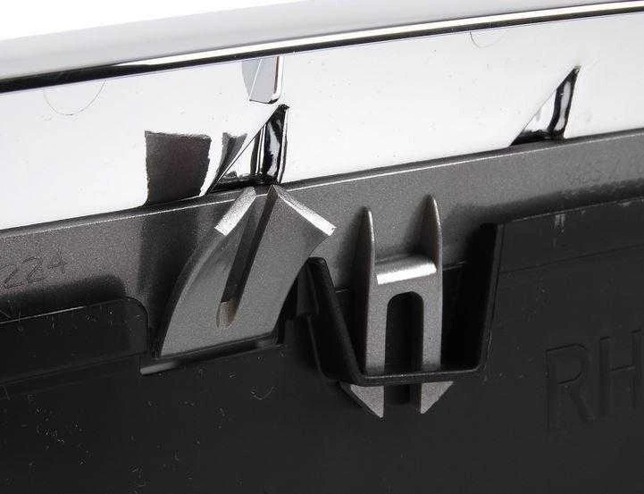 BMW E70 priekinio radiatoriaus "Kidney Titanium" grotelės dešinėje pusėje originalios 51137185224