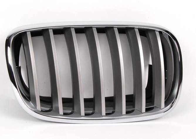 BMW E70 priekinio radiatoriaus "Kidney Titanium" grotelės dešinėje pusėje originalios 51137185224