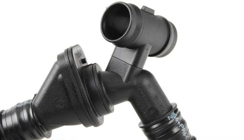 BMW E70 variklio oro įsiurbimo žarna Originali 13717848151