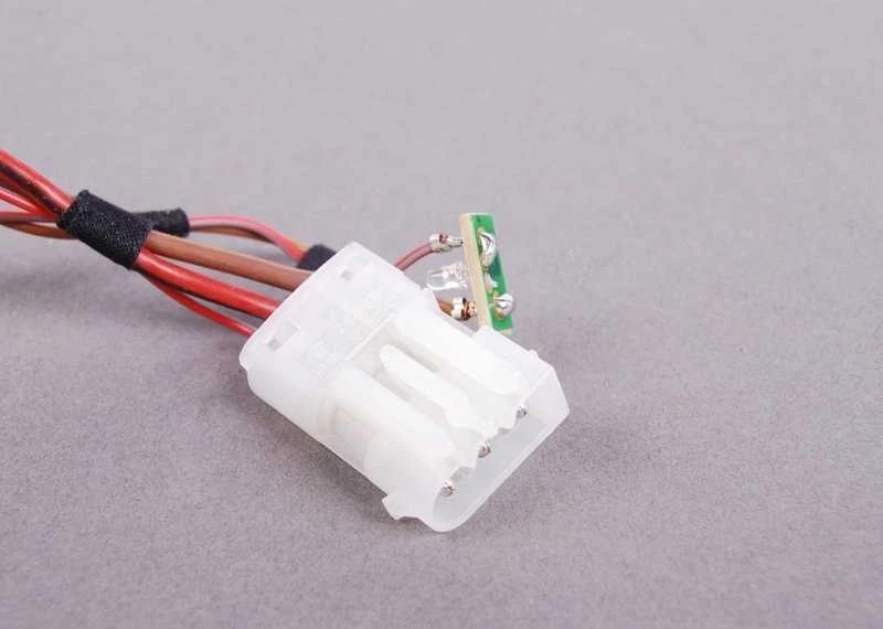 BMW E71 cigarečių žiebtuvėlio lizdas originalus 61346977682