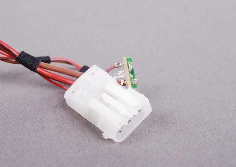 BMW E71 cigarečių žiebtuvėlio lizdas originalus 61346977682