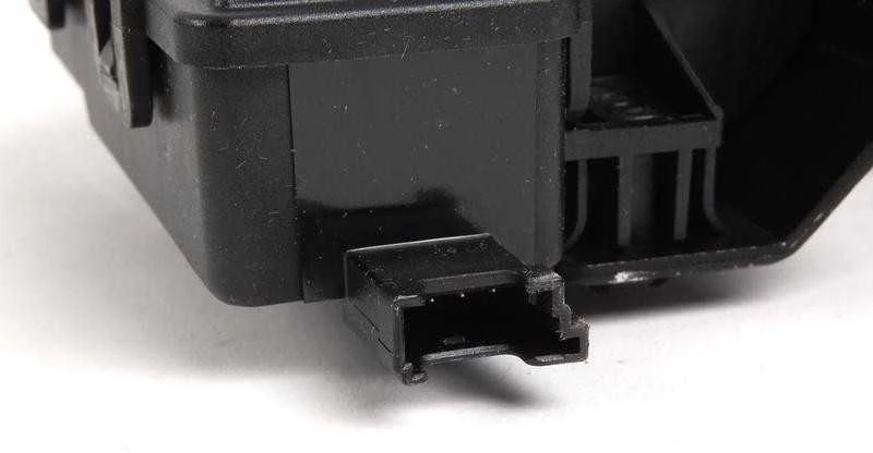 BMW E81 E60 E46 galinio bagažinės užrakto paleidiklis originalus 51247840617