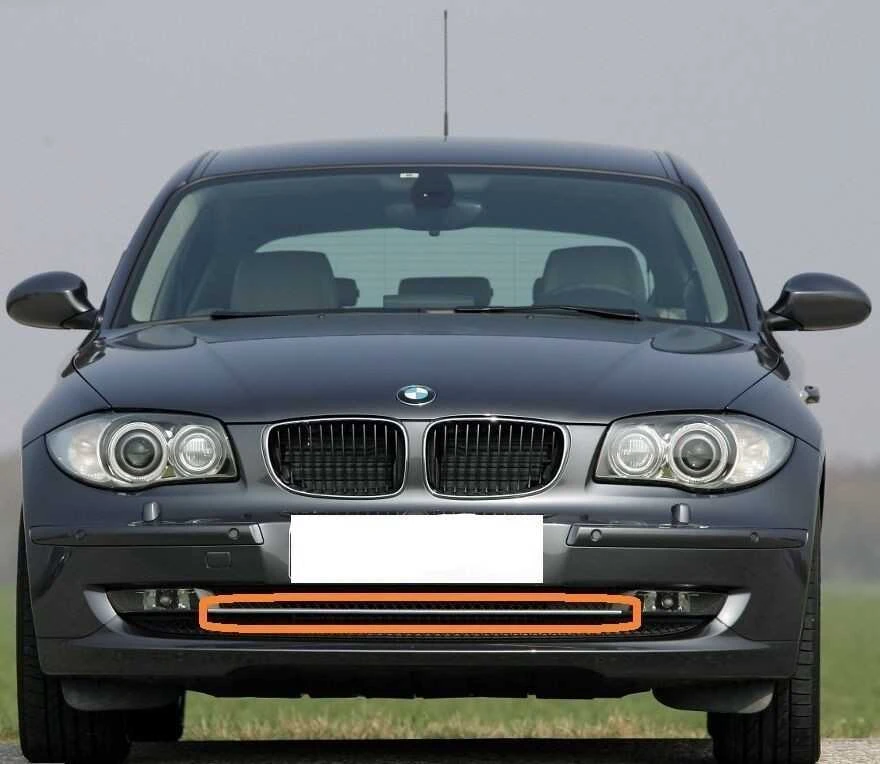 BMW E81 E87 2008-2012 m. priekinio bamperio centro grotelių apdaila originali 51117182362