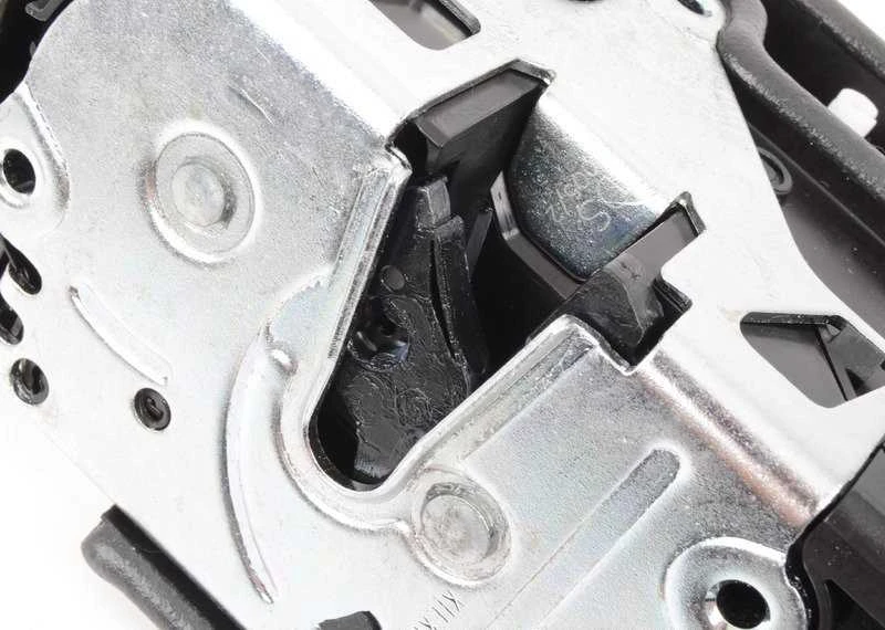 BMW E81 F20 durų užrakto spyna su paleidimo mechanizmo elektromagnetiniu varikliu dešinėje 51217202144
