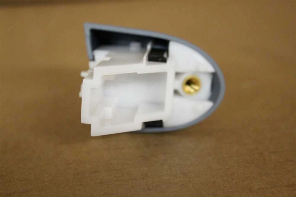 BMW E81 kairės pusės durų rankenos dangtelis Originalus 51217161421