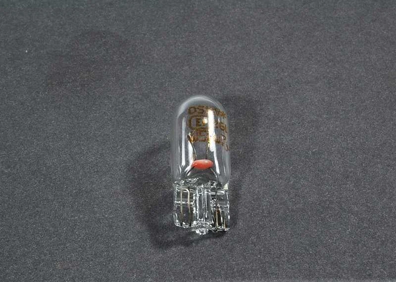 BMW E81 priekinių žibintų lemputė Originali 63217160797