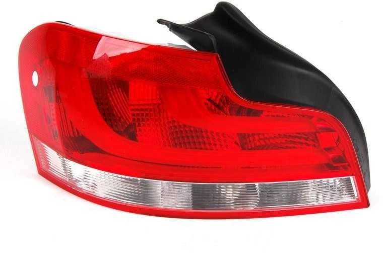 BMW E82 E88 1 serijos M 135i vairuotojo kairysis galinis žibintas su Xenon originalus 63217273427