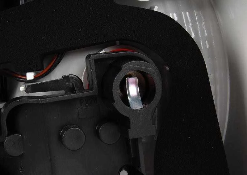 BMW E82 E88 1 serijos M 135i vairuotojo kairysis galinis žibintas su Xenon originalus 63217273427