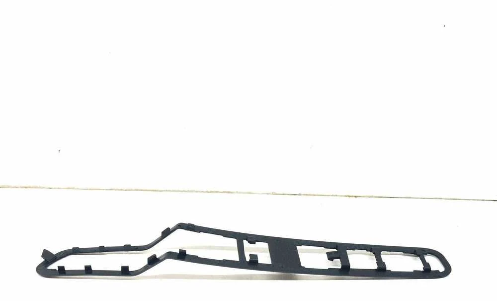 BMW E82 M Coupe Coupe kairė bazė 51138051817 Originalus