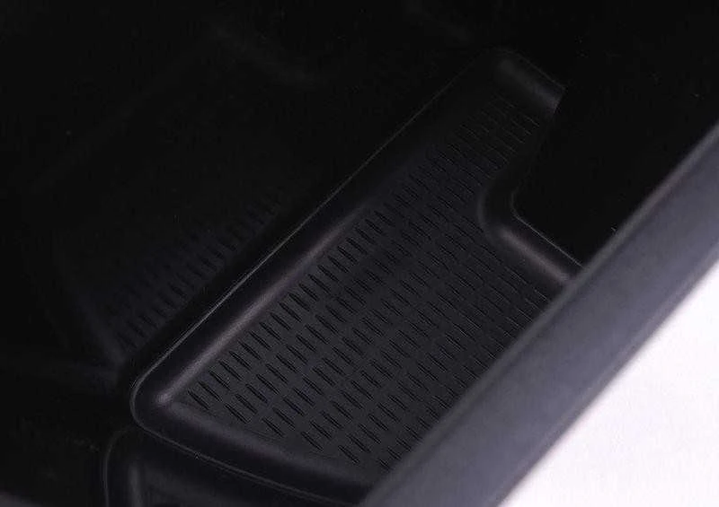 BMW E83 daiktadėžė originali 51163413746