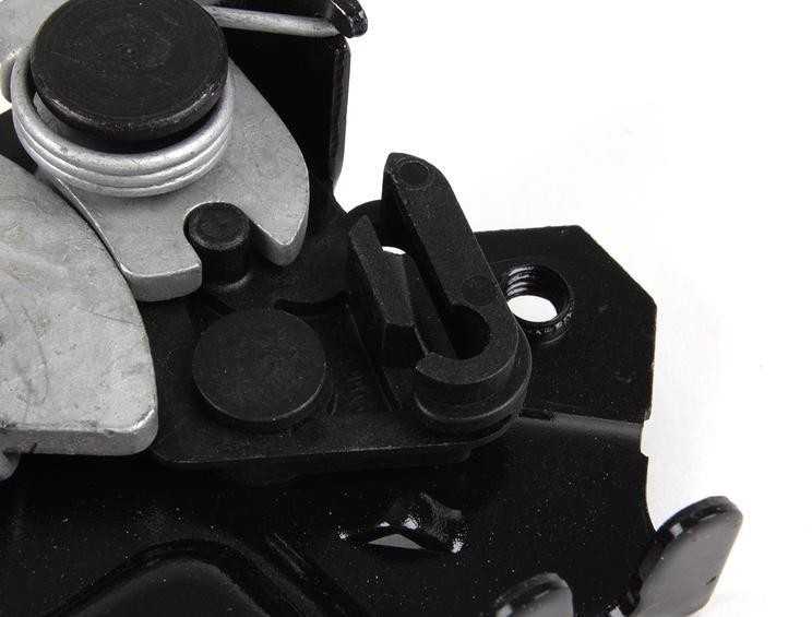 BMW E85 apatinio gaubto užraktas originalus 51237016183