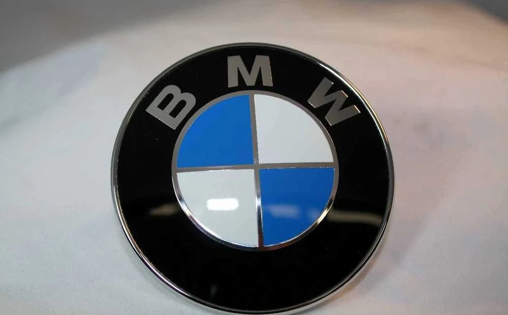 BMW E85 E86 priekinio bamperio dangtelis emblema 51147044207