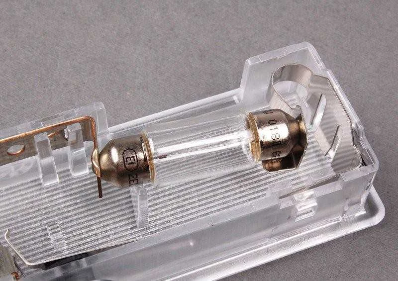 BMW E87 E46 E90 E91 E83 E53 Pirštinės dėžutės šviesa 6962045 63316962045