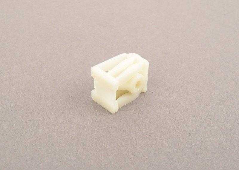 BMW E87 F45 C-CLIP sparno išorinio kėbulo veržlės originalios 07147311312