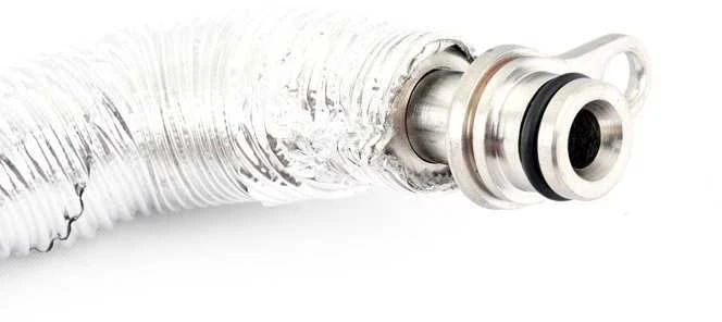 BMW E88 E92 turbokompresoriaus aušinimo skysčio linija originali 11537558900