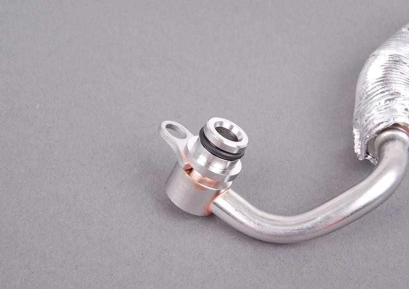 BMW E88 E92 turbokompresoriaus aušinimo skysčio linija originali 11537558900