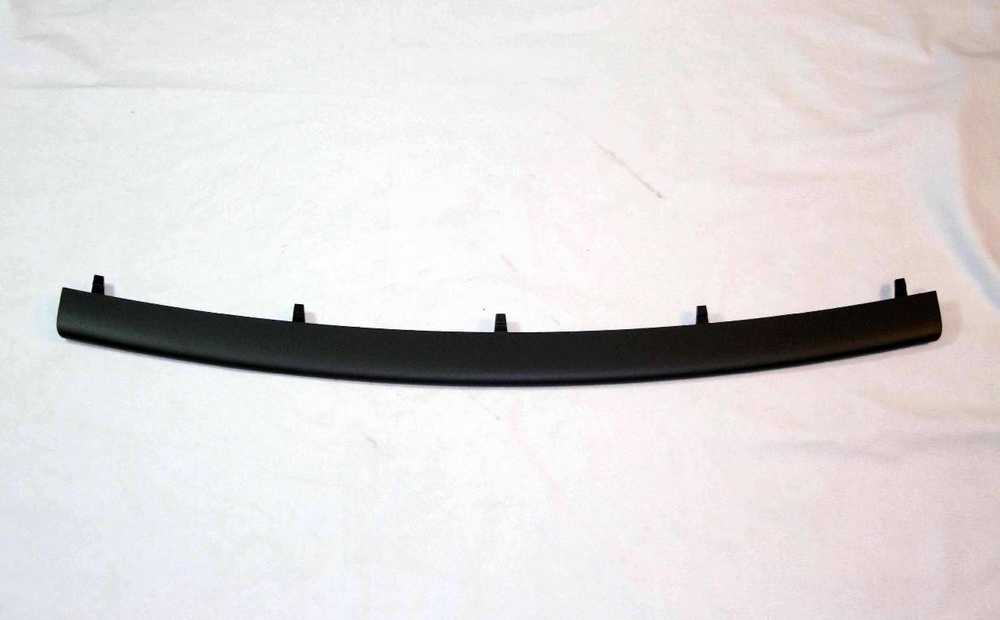 BMW E90 bamperio grotelių apdailos centras originalus 51117134095