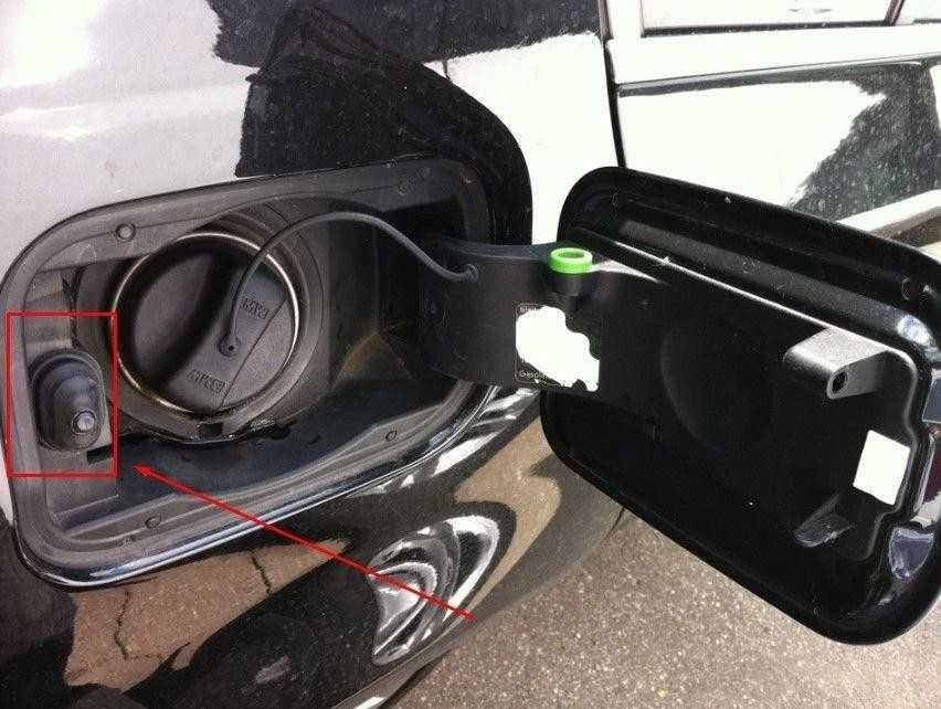 BMW E90 E82 E46 E46 E64 E92 E71 degalų durelių užraktas su išstūmikliu Originalus 51178228939
