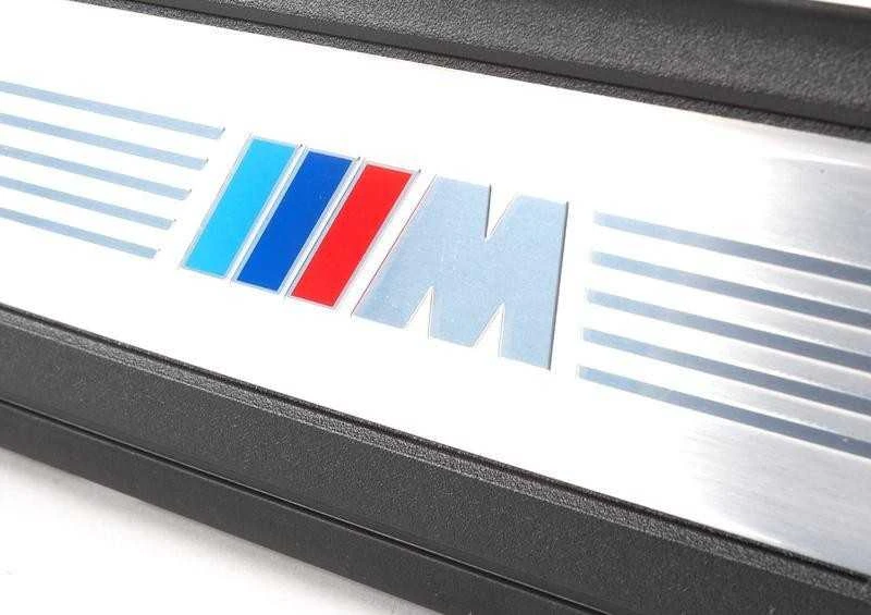 BMW E90 E91 priekinių durų slenkstis kairėje pusėje originalus 51477907151