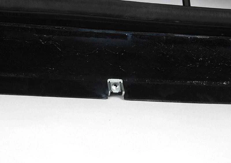 Bmw E90 E92 E93 Variklio Dangčio Ekranas Originalus 51757899820