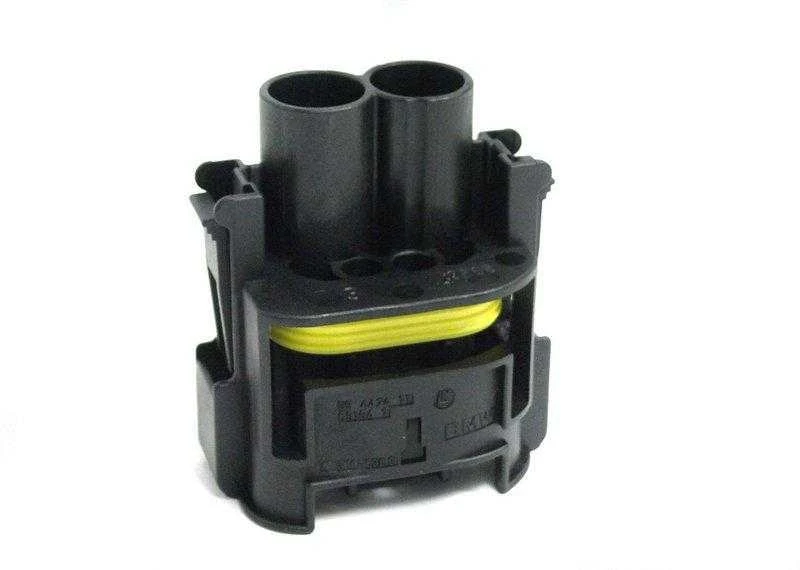 BMW E90 kištukinio lizdo korpusas 4 kontaktų originalus 61136900536
